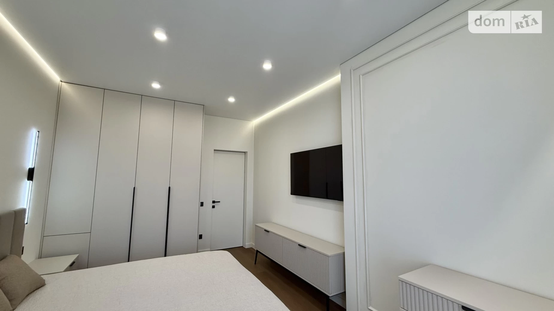 Продается 2-комнатная квартира 82 кв. м в Черновцах, просп. Независимости - фото 3