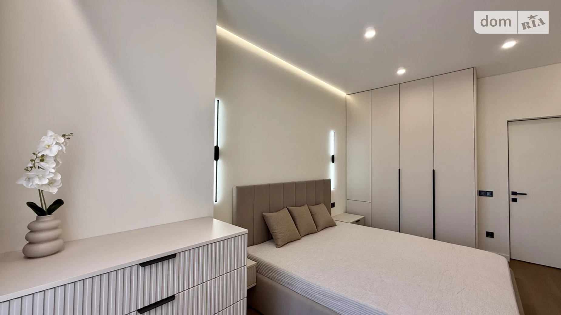 Продается 2-комнатная квартира 82 кв. м в Черновцах, просп. Независимости - фото 2