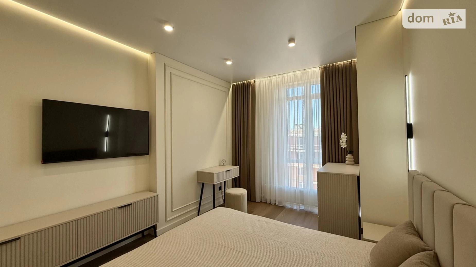 Продается 2-комнатная квартира 82 кв. м в Черновцах, просп. Независимости - фото 5