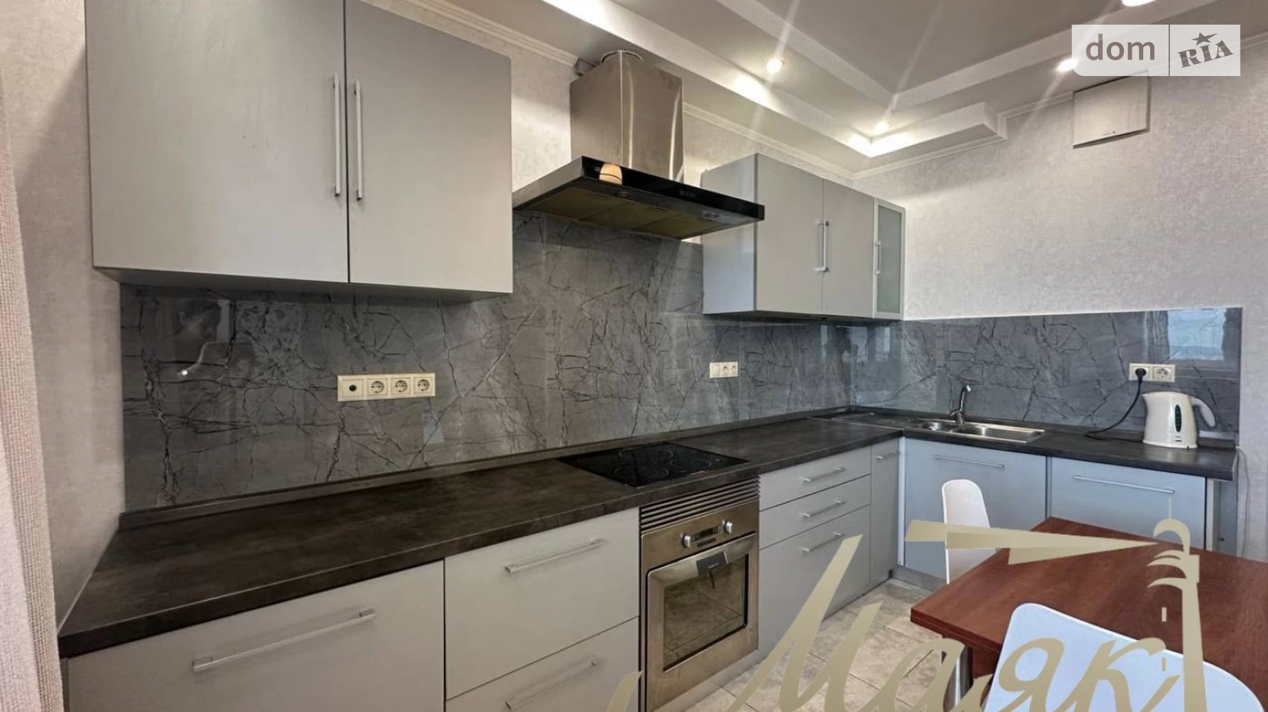Продается 1-комнатная квартира 57 кв. м в Киеве, ул. Александра Мишуги, 12 - фото 2