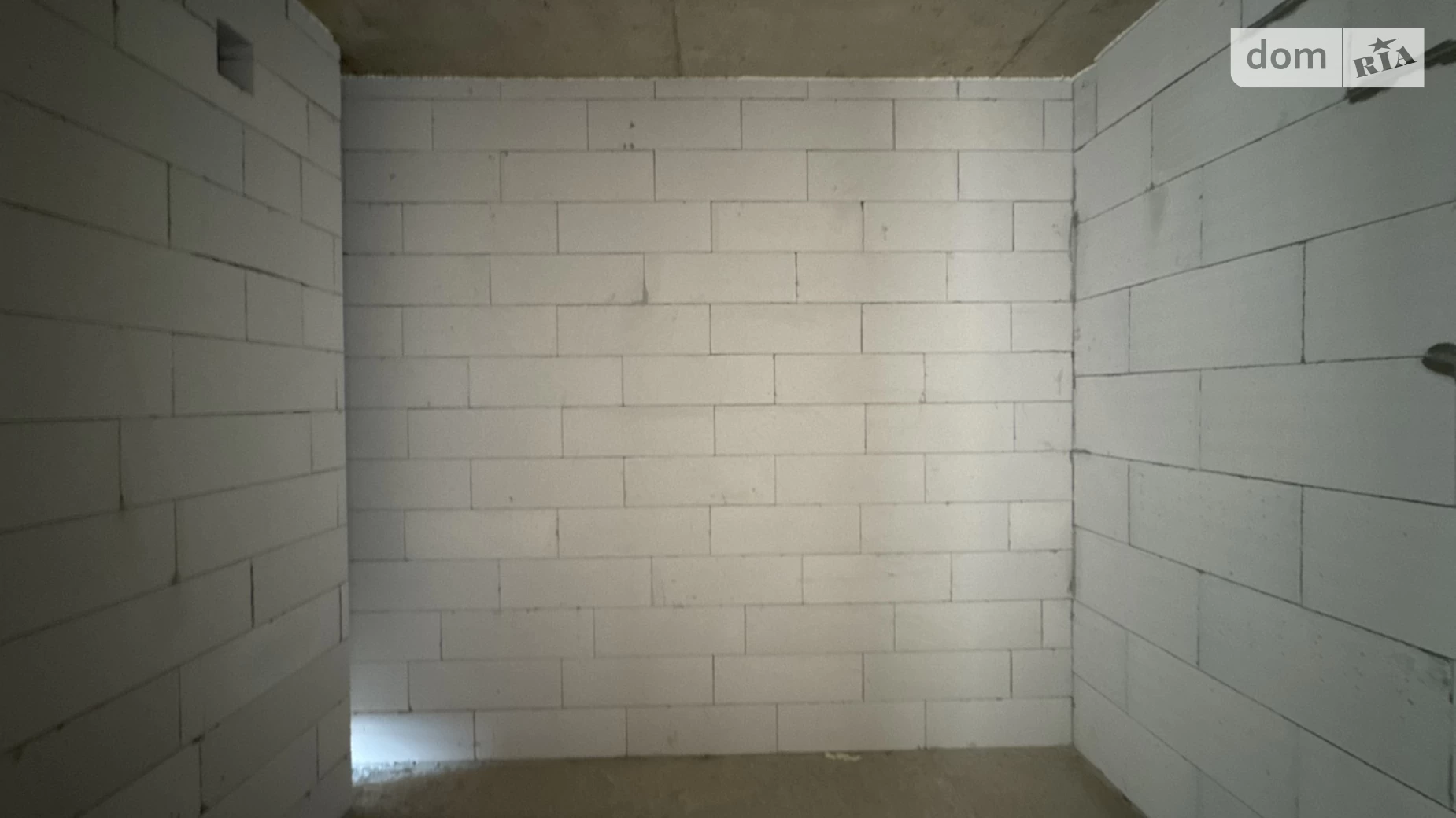 Продается 1-комнатная квартира 43 кв. м в Ивано-Франковске, ул. Хриплинская, 9 - фото 2