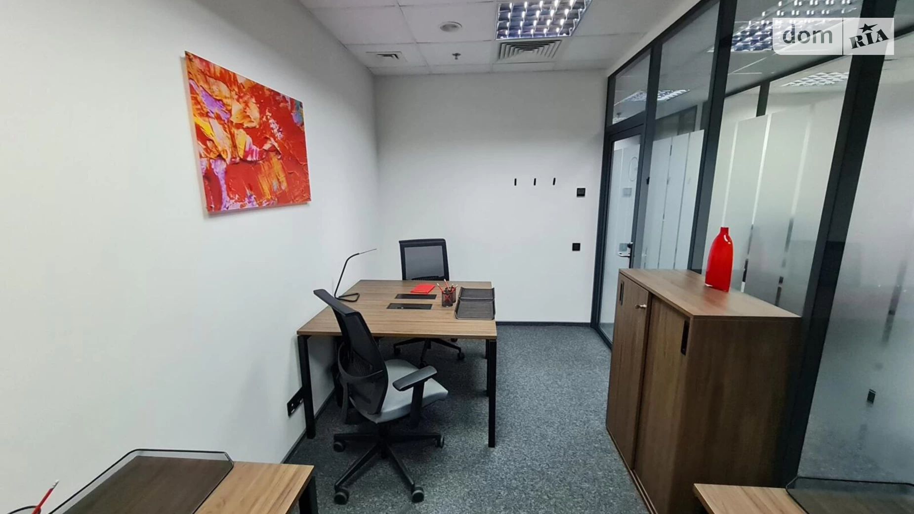 Сдается в аренду офис 25 кв. м в бизнес-центре, цена: 550 $ - фото 2