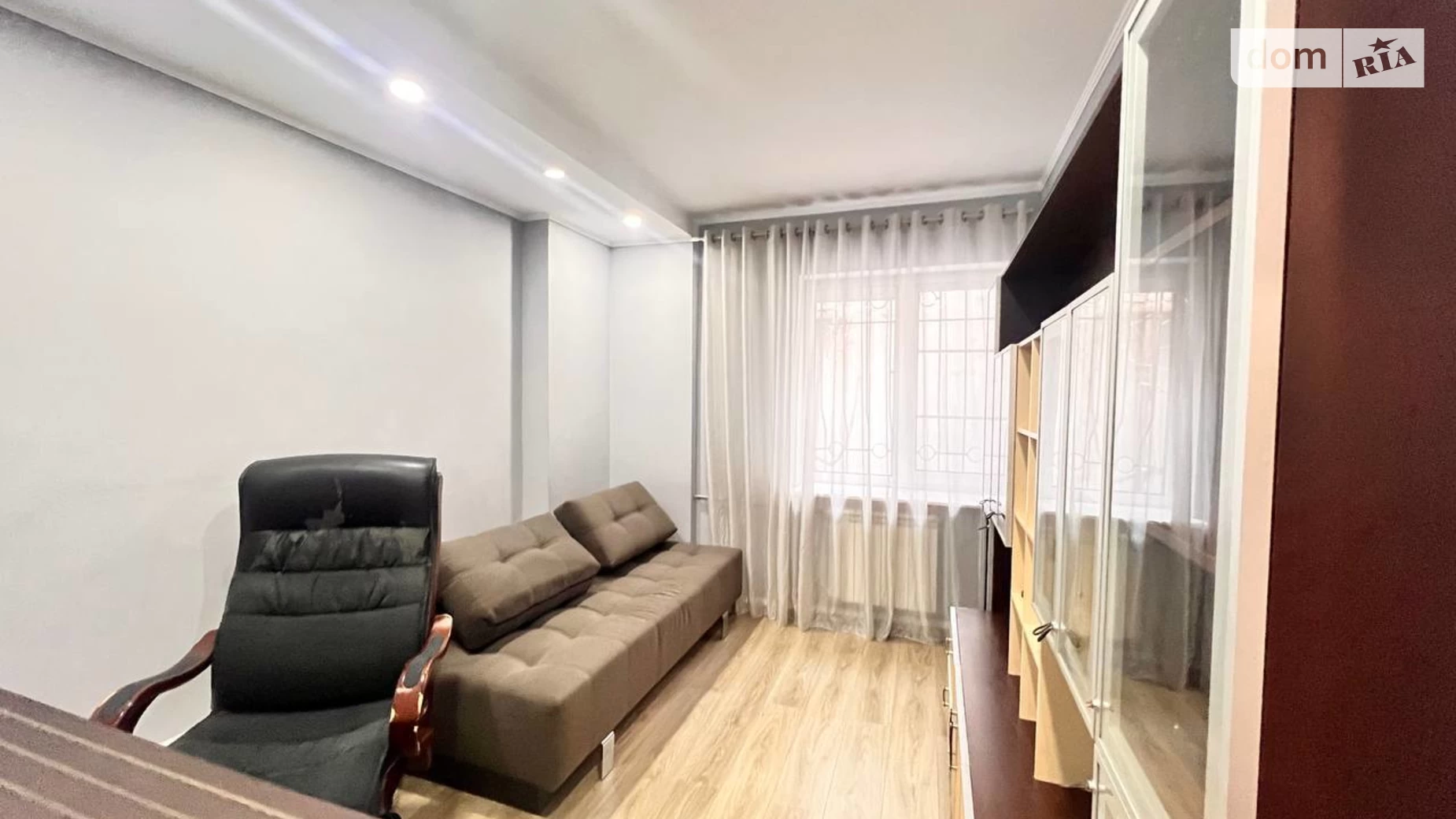 Продается дом на 2 этажа 220.7 кв. м с террасой, цена: 130000 $ - фото 2