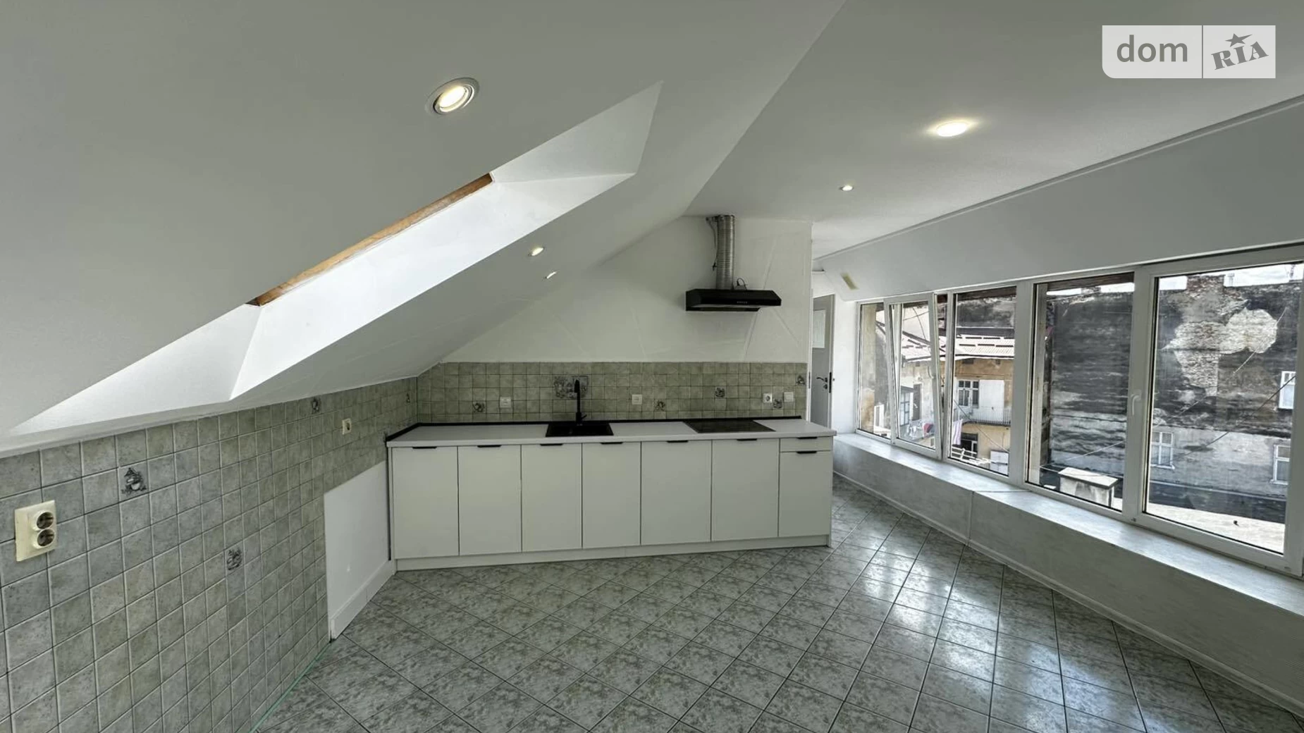 Продается 9-комнатная квартира 300 кв. м в Львове, ул. Франко Ивана - фото 2