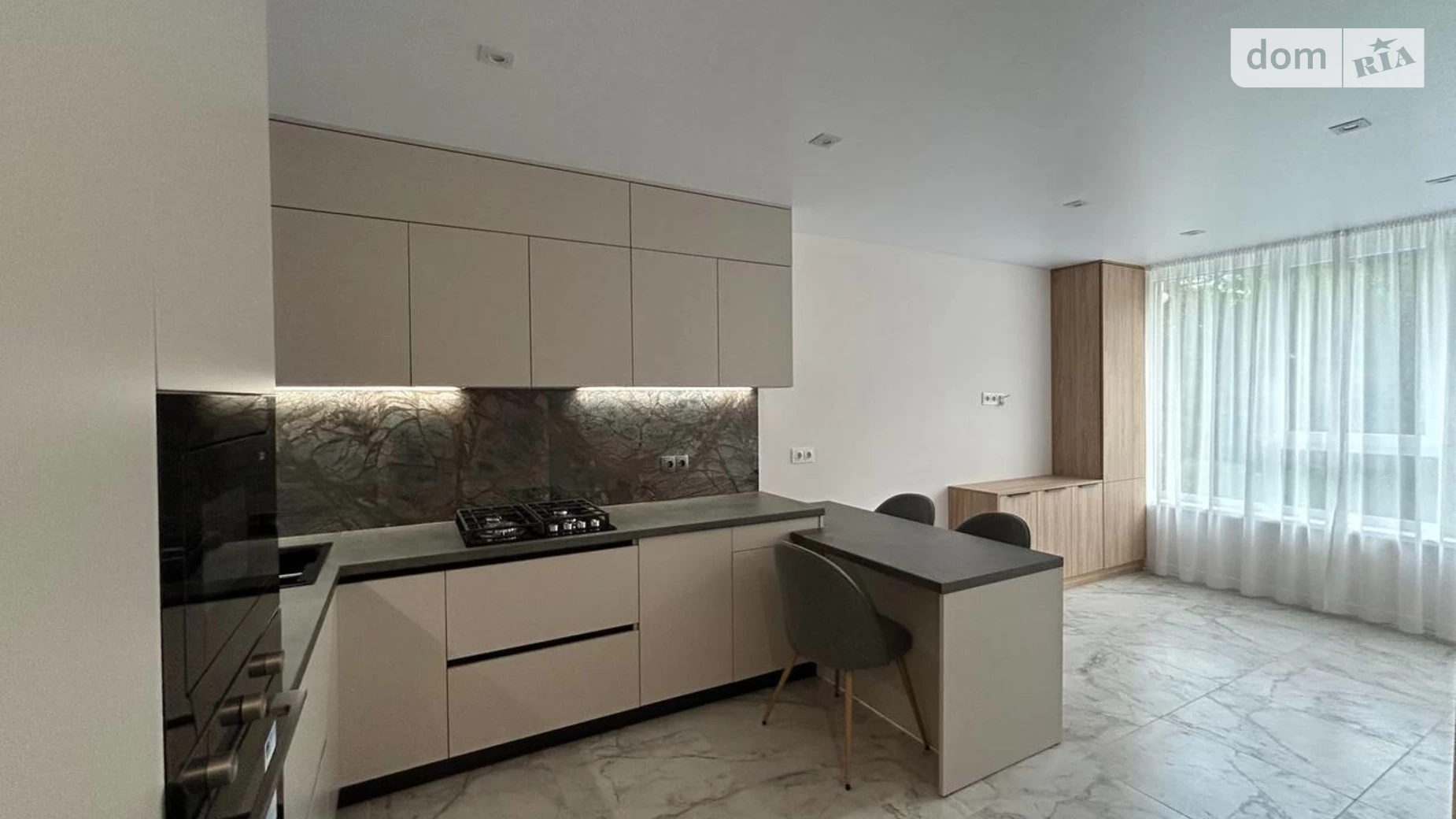 1-комнатная квартира 47 кв. м в Тернополе, ул. Черновецкая - фото 4