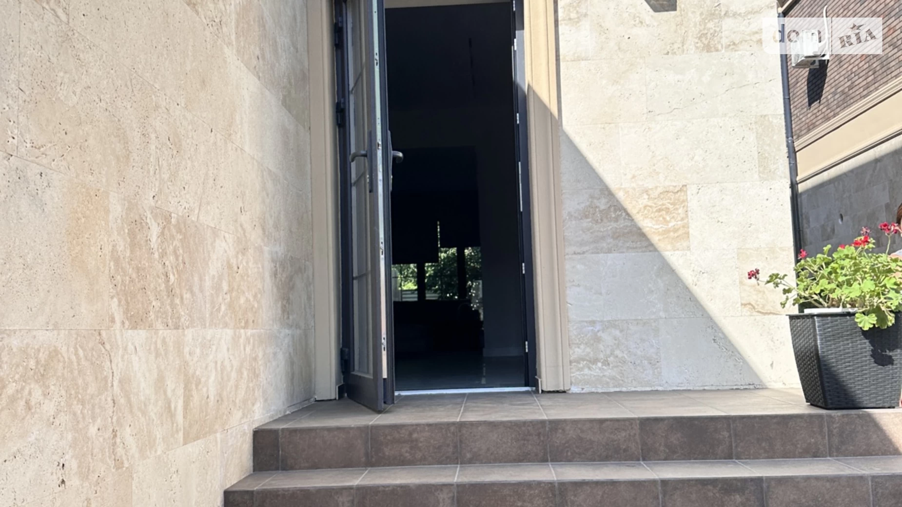 Продается дом на 2 этажа 250 кв. м с подвалом, цена: 570000 € - фото 3