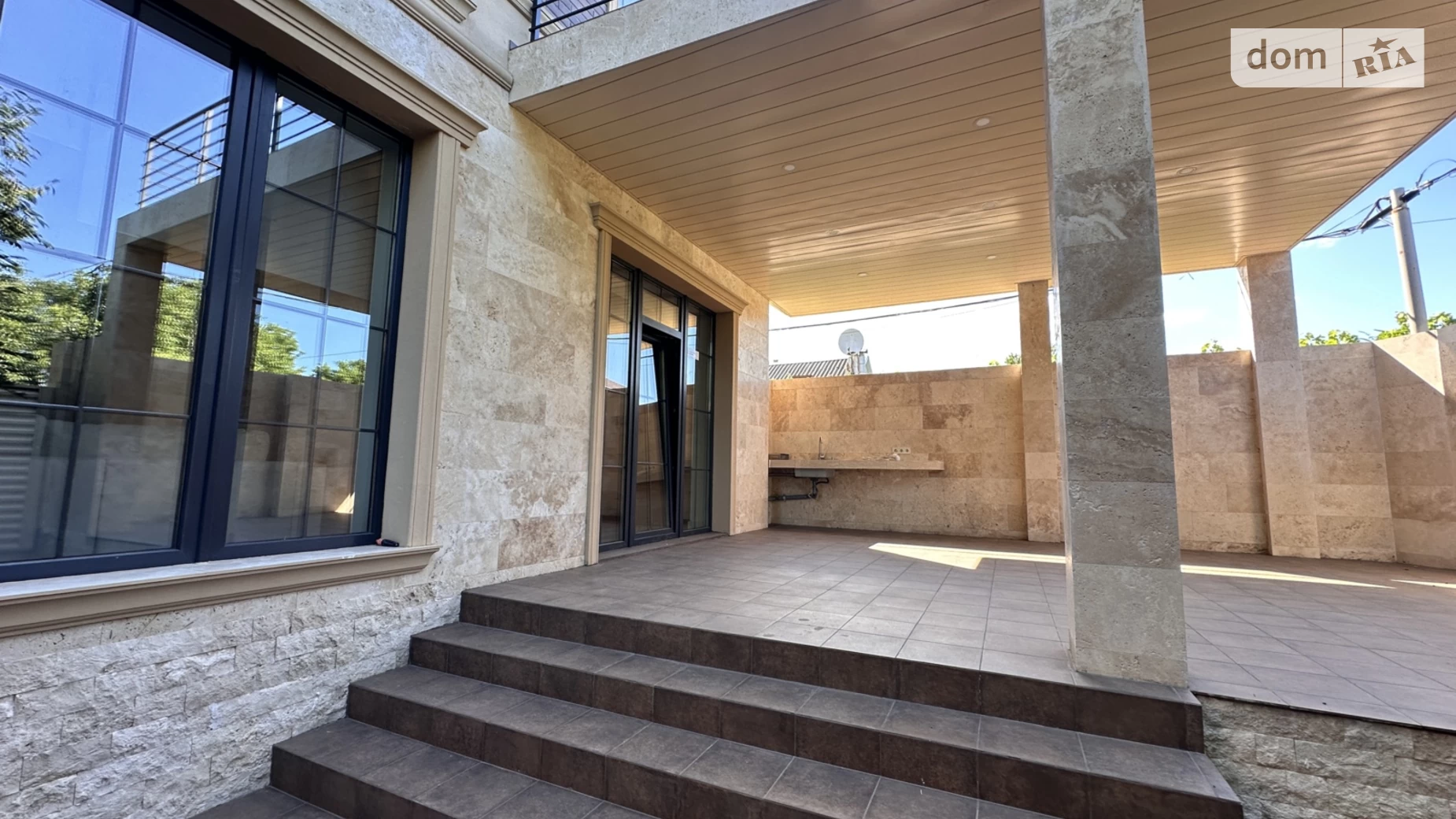Продается дом на 2 этажа 250 кв. м с подвалом, цена: 570000 € - фото 2