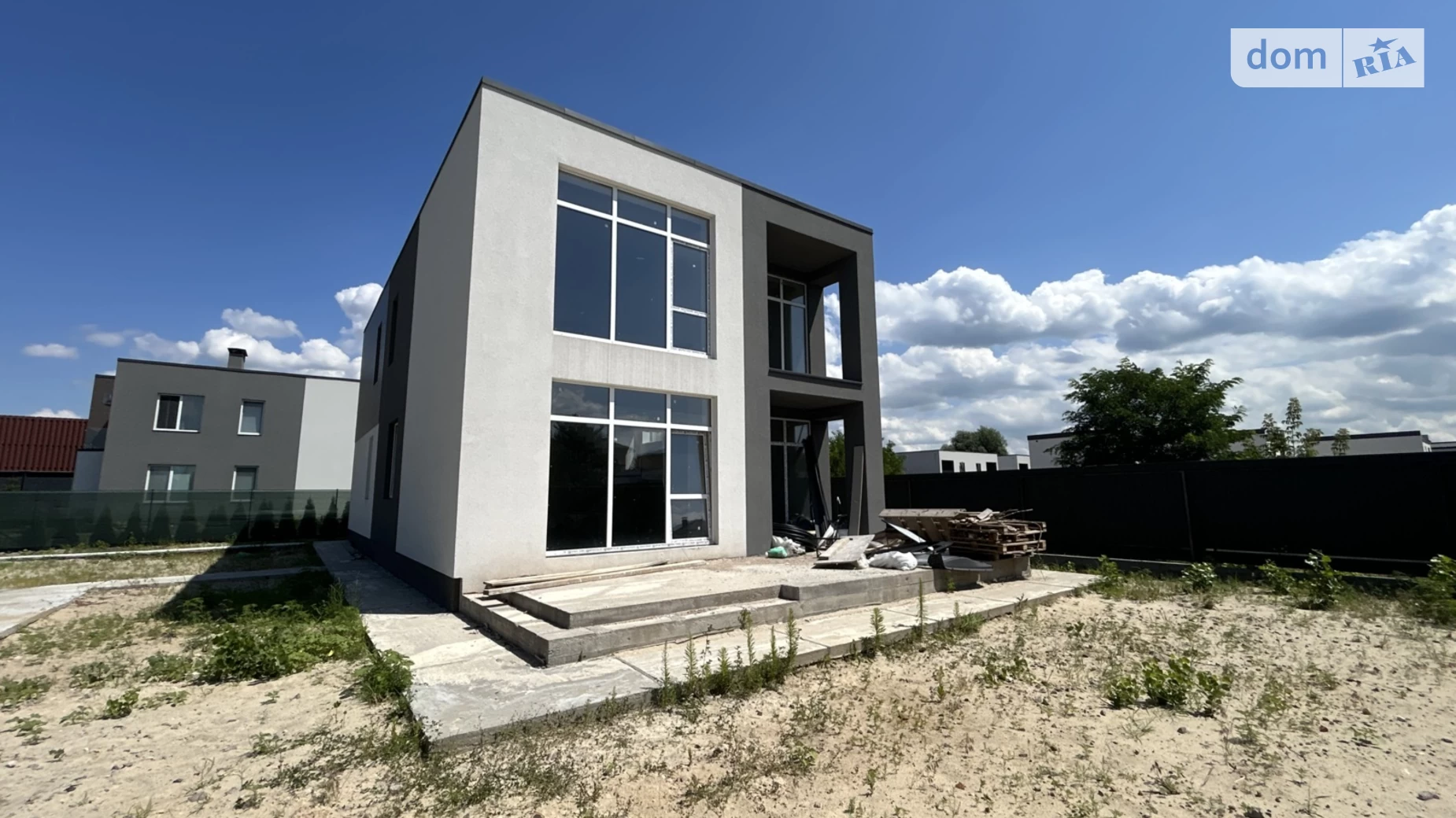 Продается дом на 2 этажа 200 кв. м с бассейном, цена: 155000 $ - фото 2