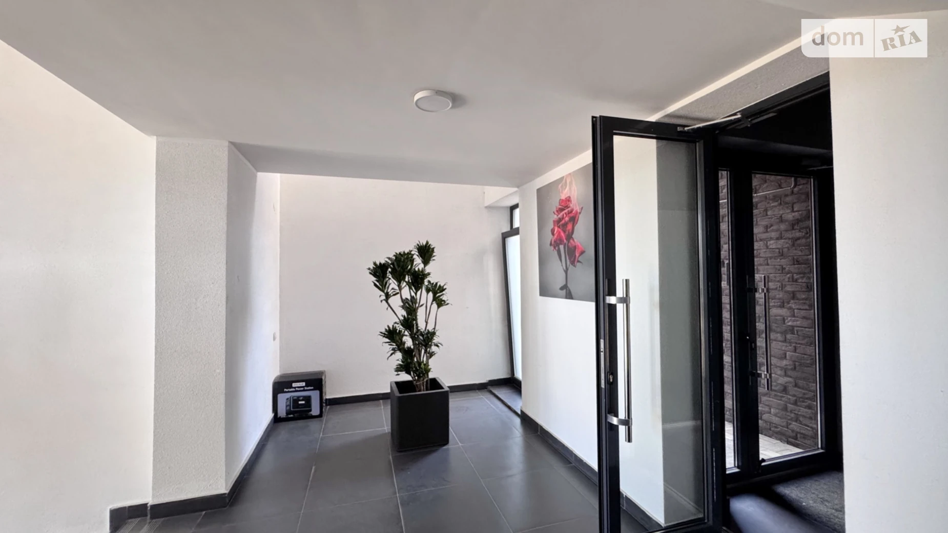 Продается 1-комнатная квартира 65.3 кв. м в Львове, ул. Пасечная, 154Д - фото 2