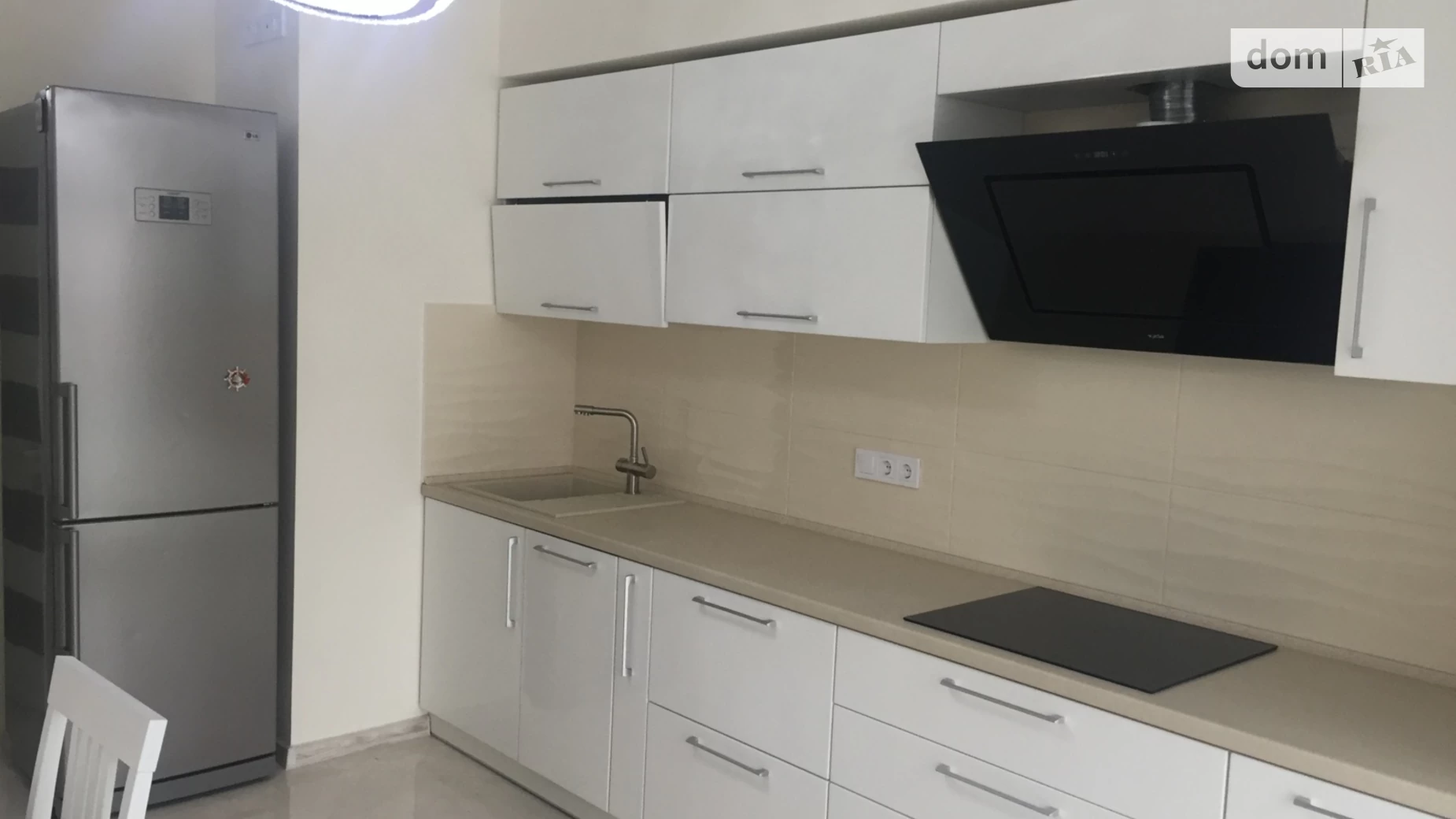 Сдается в аренду 1-комнатная квартира 43 кв. м в Одессе, Фонтанская дор., 58/3 - фото 2