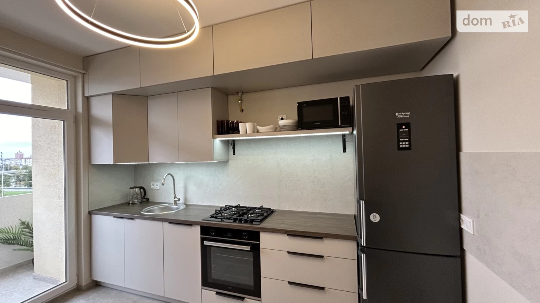 Продается 1-комнатная квартира 42 кв. м в Львове, ул. Венгерская, 14К - фото 2