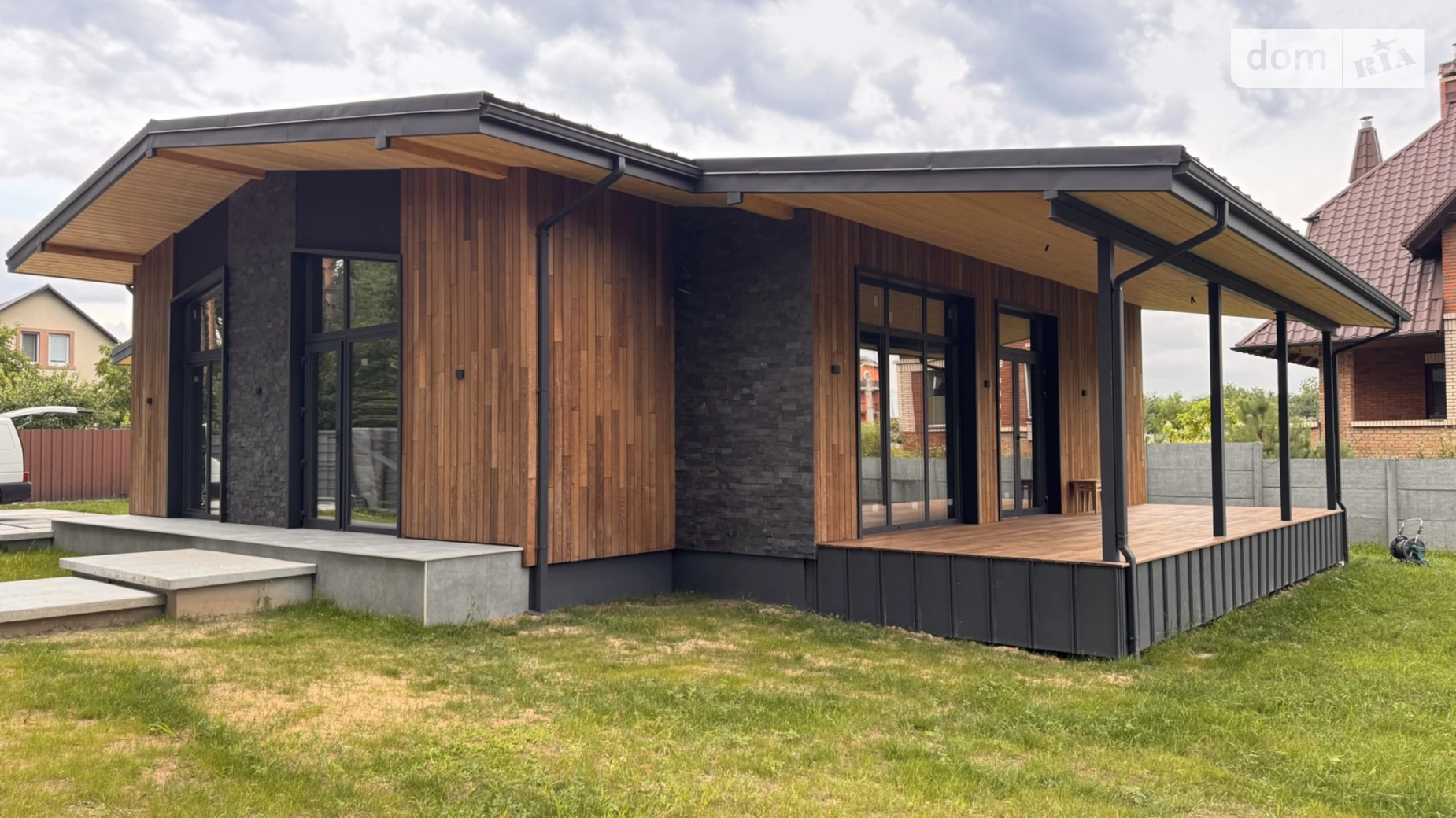 Продается одноэтажный дом 194 кв. м с садом, цена: 150000 $ - фото 2