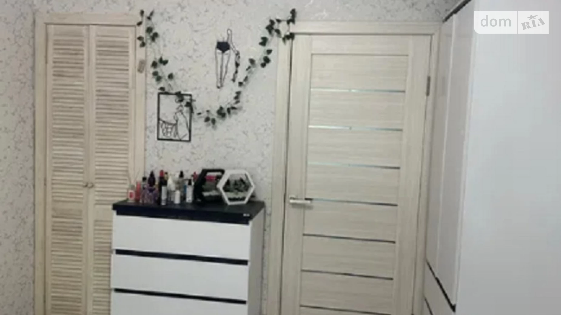 Продается 2-комнатная квартира 43.8 кв. м в, цена: 37000 $ - фото 2