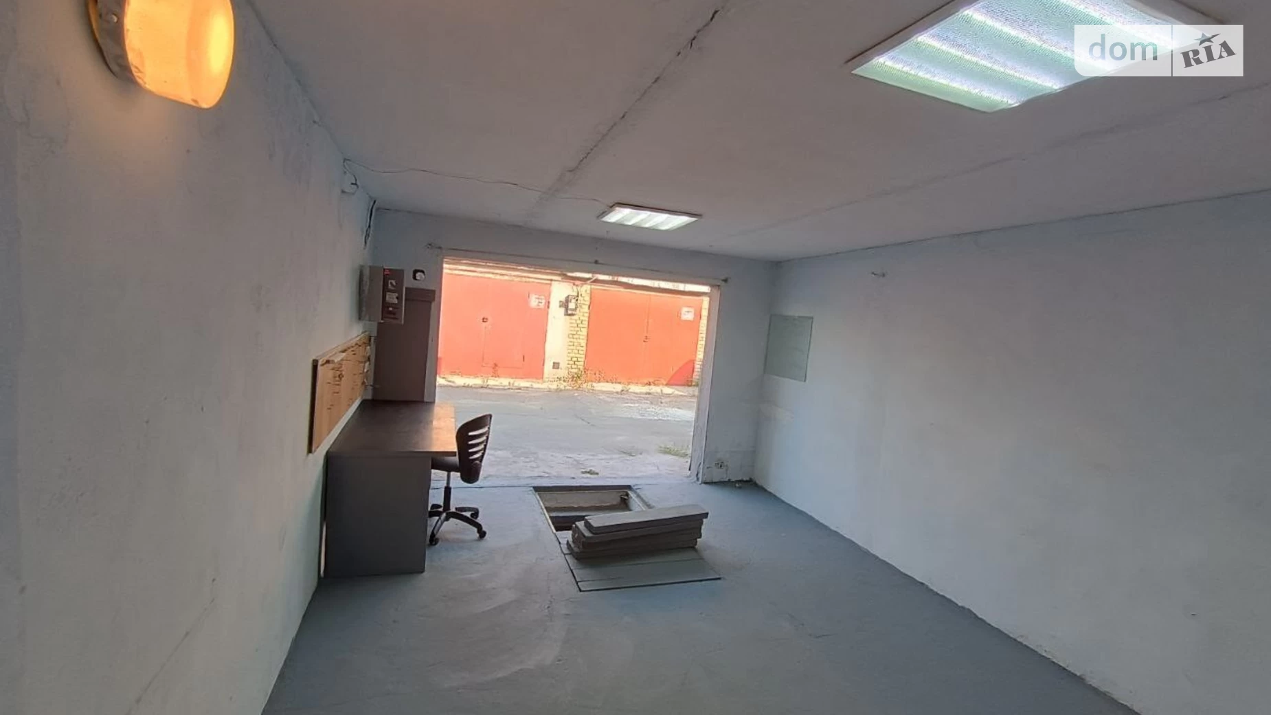 Продается отдельно стоящий гараж универсальный на 42 кв. м, цена: 12500 $ - фото 3