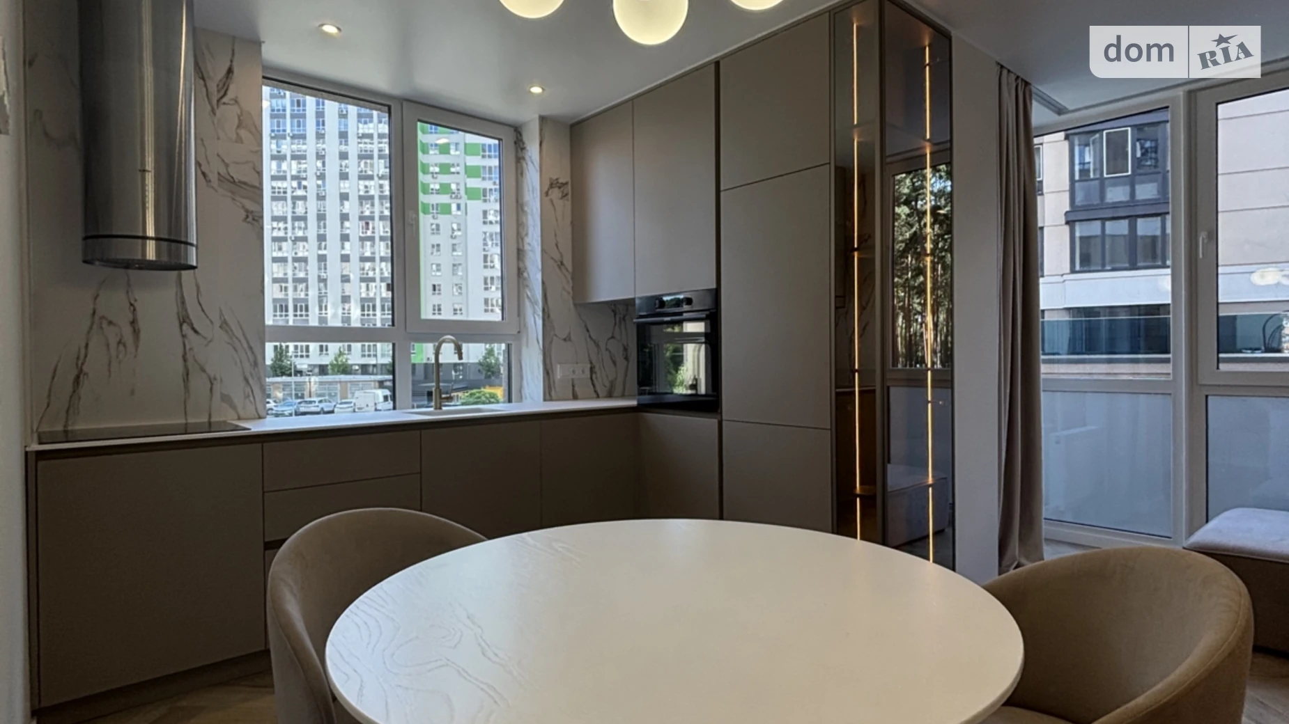 Продается 2-комнатная квартира 64 кв. м в Ирпене, ул. Университетская(Карла Маркса), 3/3 - фото 2