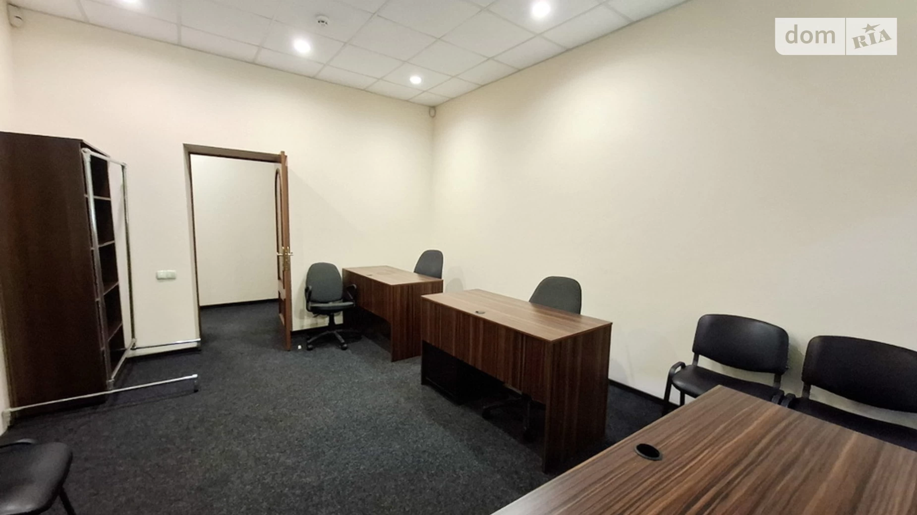 Сдается в аренду офис 70 кв. м в бизнес-центре, цена: 800 $ - фото 2