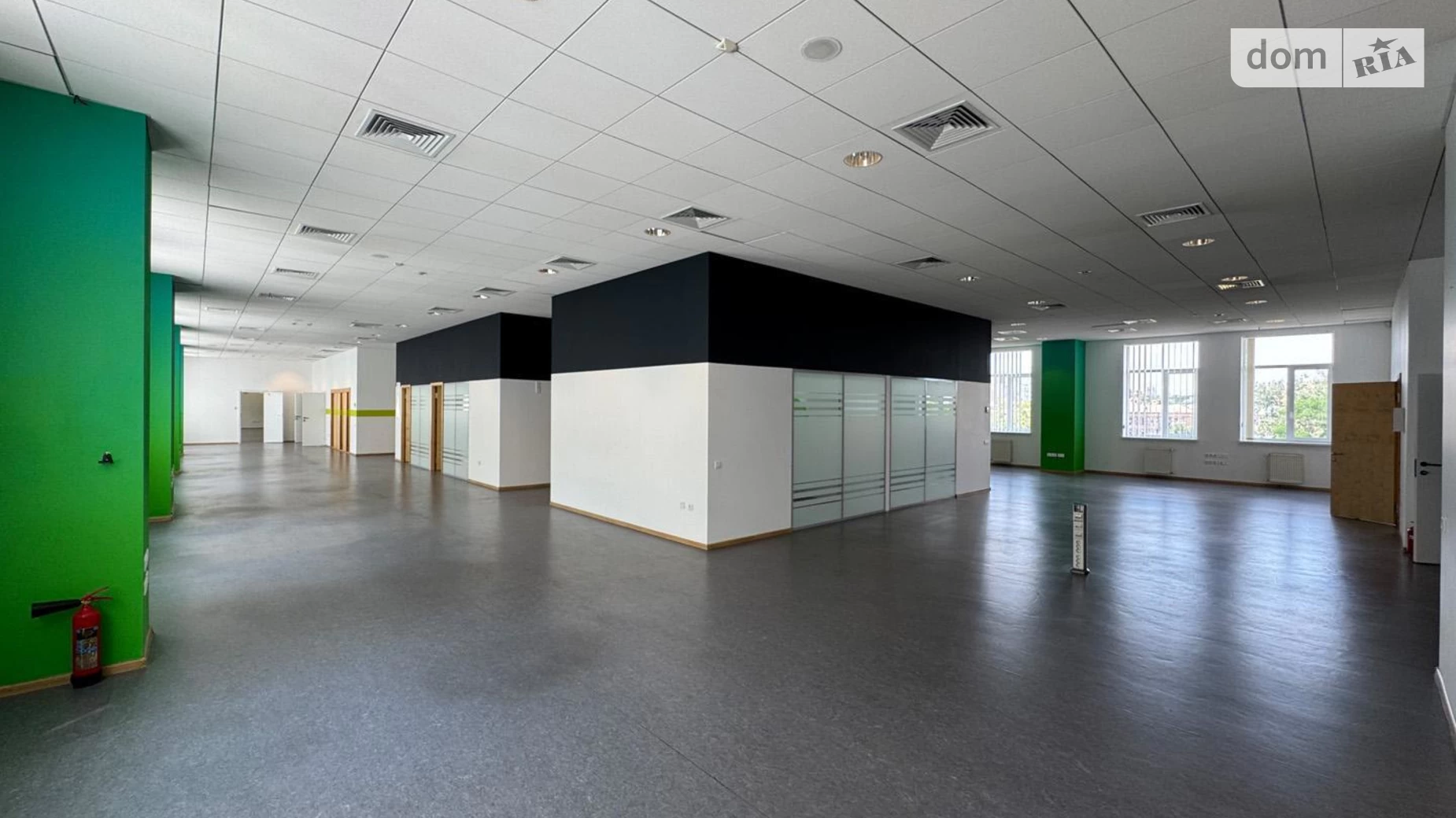 Сдается в аренду офис 870 кв. м в бизнес-центре, цена: 12800 $ - фото 2