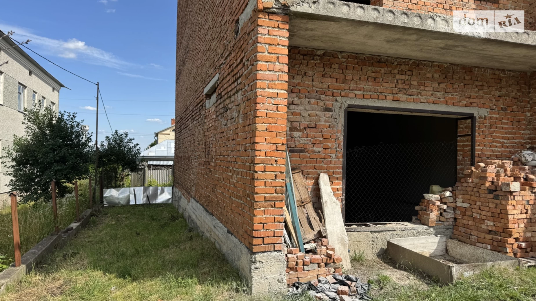 Продается дом на 3 этажа 185 кв. м с бассейном, цена: 40000 $ - фото 4