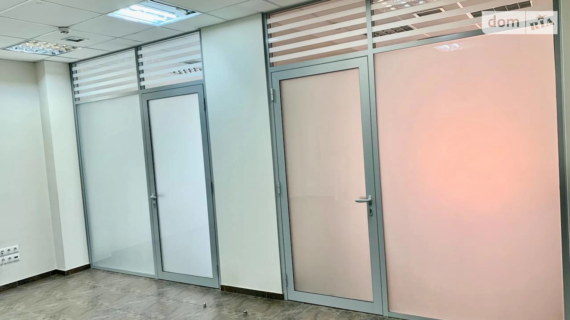 Сдается в аренду офис 79 кв. м в бизнес-центре, цена: 500 $ - фото 3