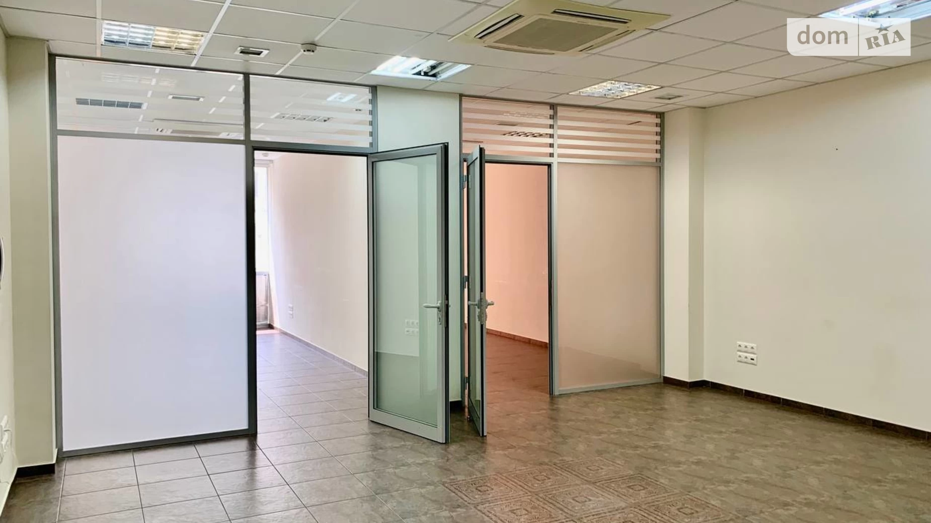 Сдается в аренду офис 79 кв. м в бизнес-центре, цена: 500 $ - фото 5