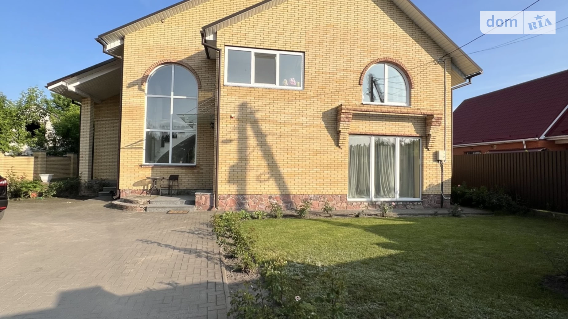 Продается дом на 2 этажа 260.9 кв. м с подвалом, цена: 185000 $ - фото 2