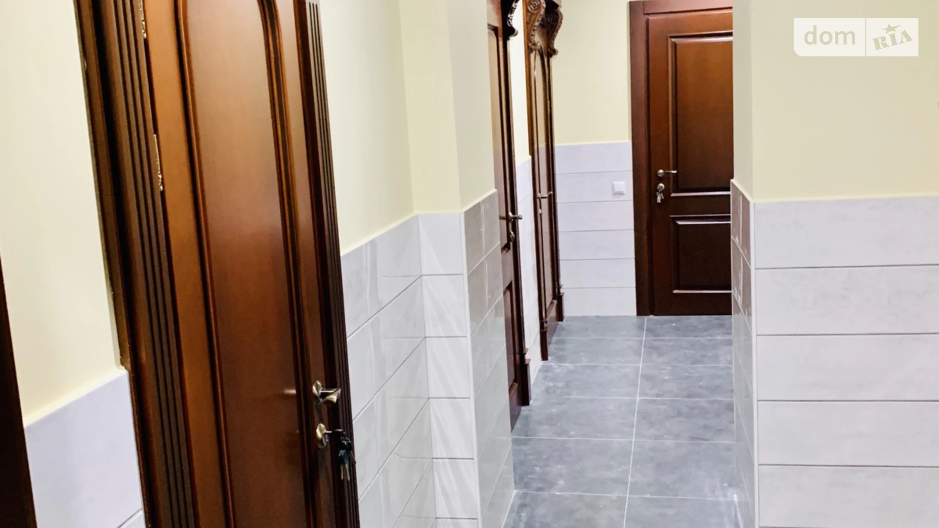 Продается офис 229.5 кв. м в бизнес-центре, цена: 220000 $ - фото 2