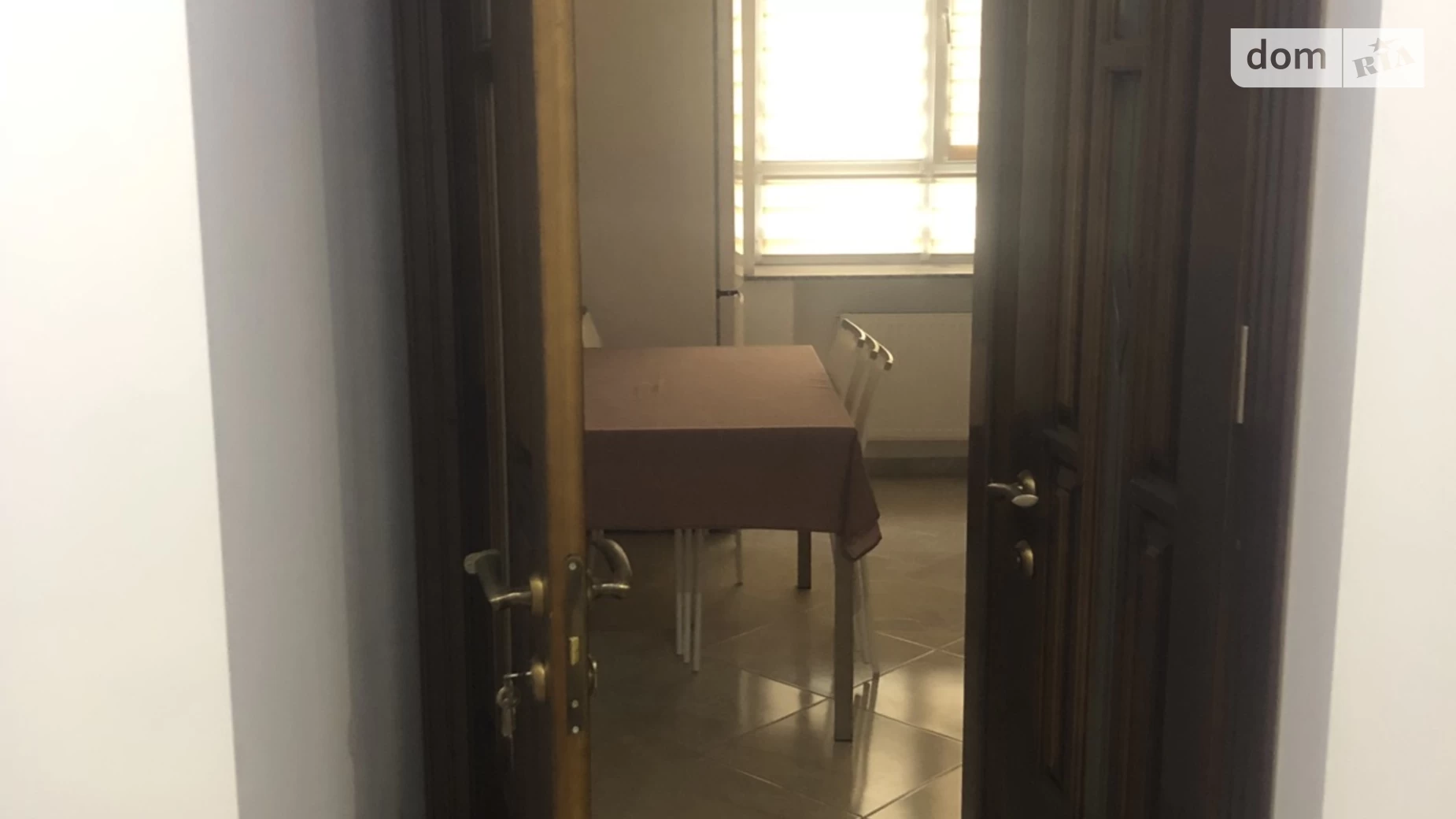 Продается 2-комнатная квартира 70.1 кв. м в Черновцах, ул. Ровенская, 10 - фото 4