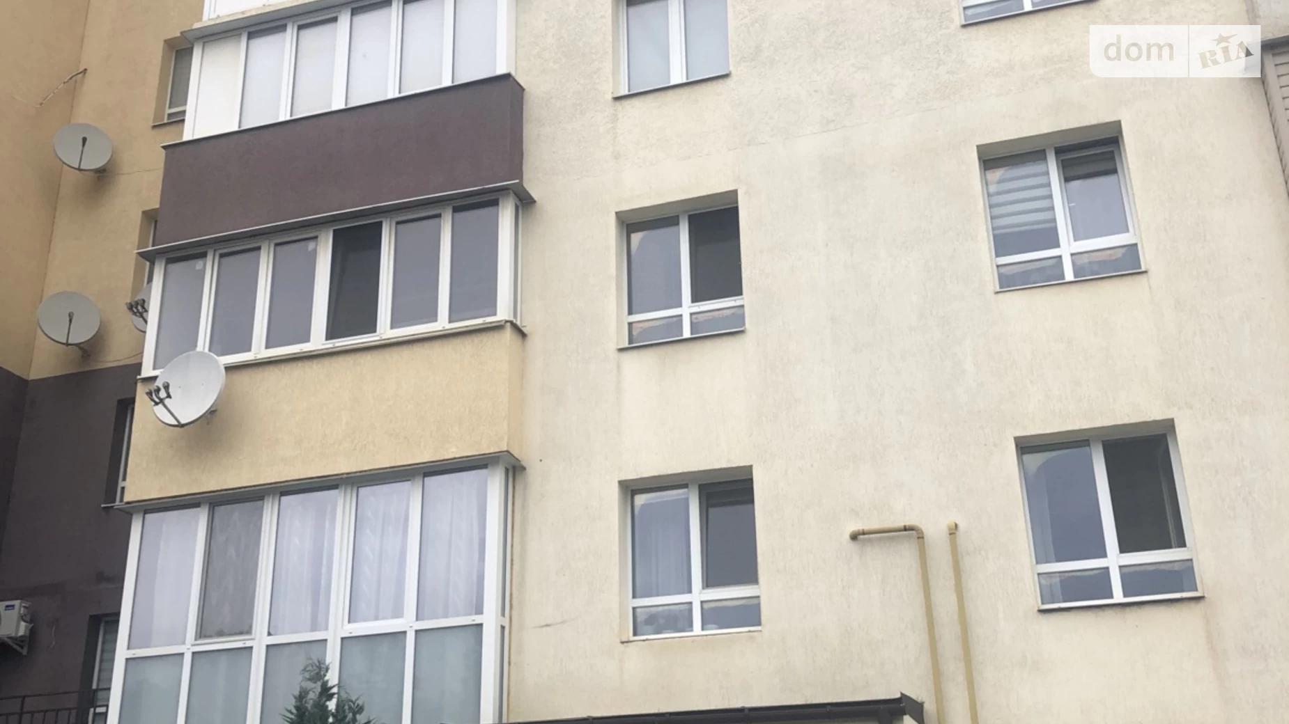 Продается 2-комнатная квартира 70.1 кв. м в Черновцах, ул. Ровенская, 10 - фото 2