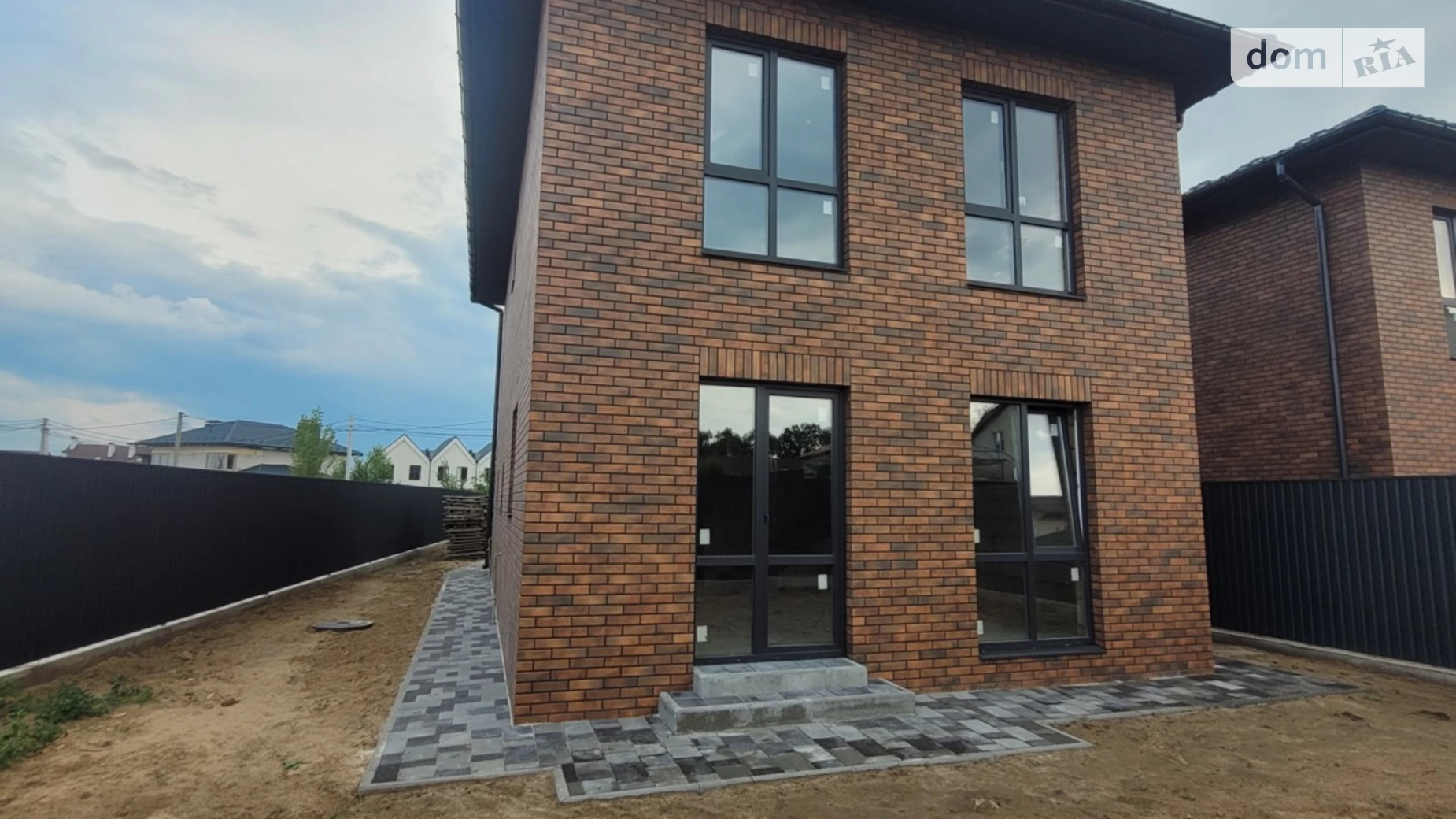 Продается дом на 2 этажа 130 кв. м с участком, цена: 128000 $ - фото 2