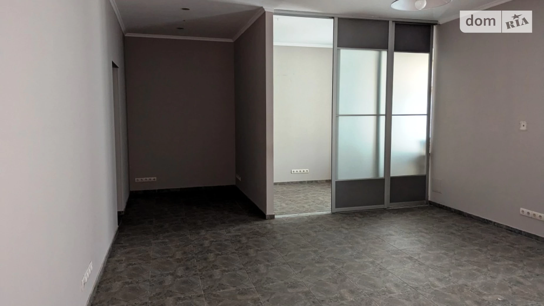 Продается офис 43.1 кв. м в бизнес-центре, цена: 110000 $ - фото 3