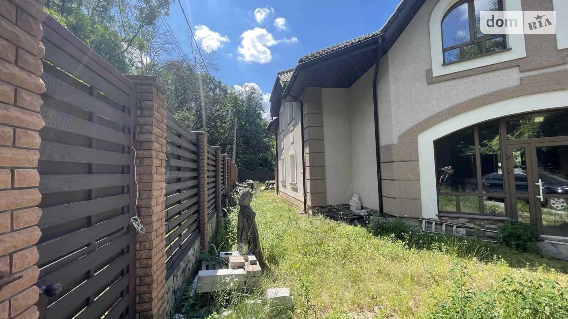 Сдается в аренду дом на 2 этажа 1049 кв. м с верандой, цена: 5500 $ - фото 2