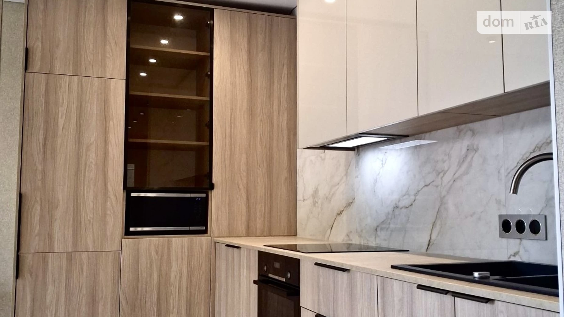 Продается 2-комнатная квартира 71 кв. м в Ивано-Франковске, ул. Волошина Августина, 2Б - фото 2