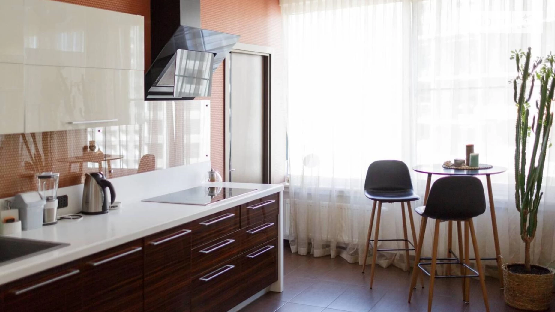 Продается 1-комнатная квартира 77 кв. м в Одессе, ул. Литературная - фото 2