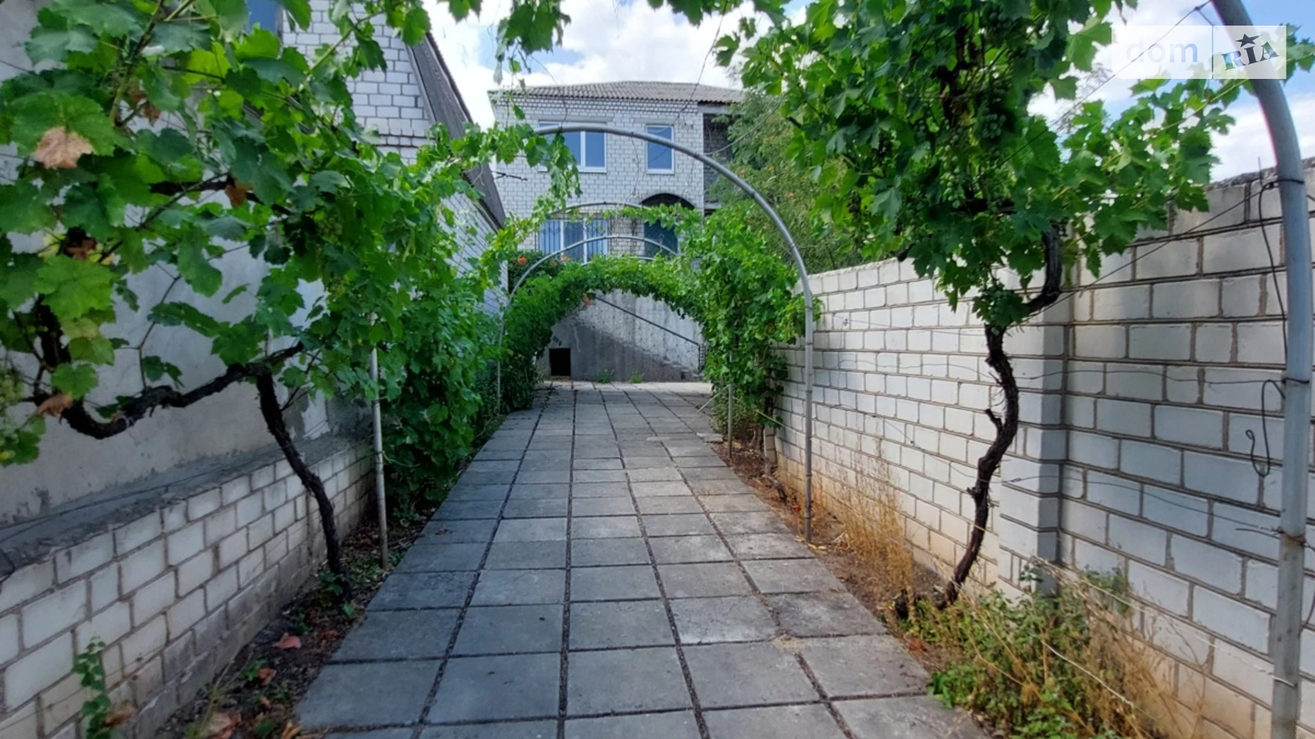 Продается дом на 2 этажа 200.2 кв. м с мебелью, цена: 69000 $ - фото 2