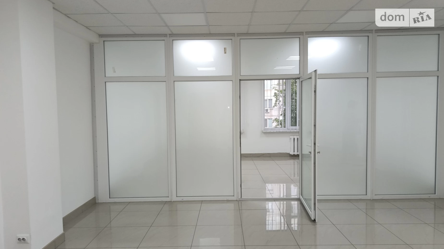 Сдается в аренду офис 120 кв. м в бизнес-центре, цена: 24000 грн - фото 2