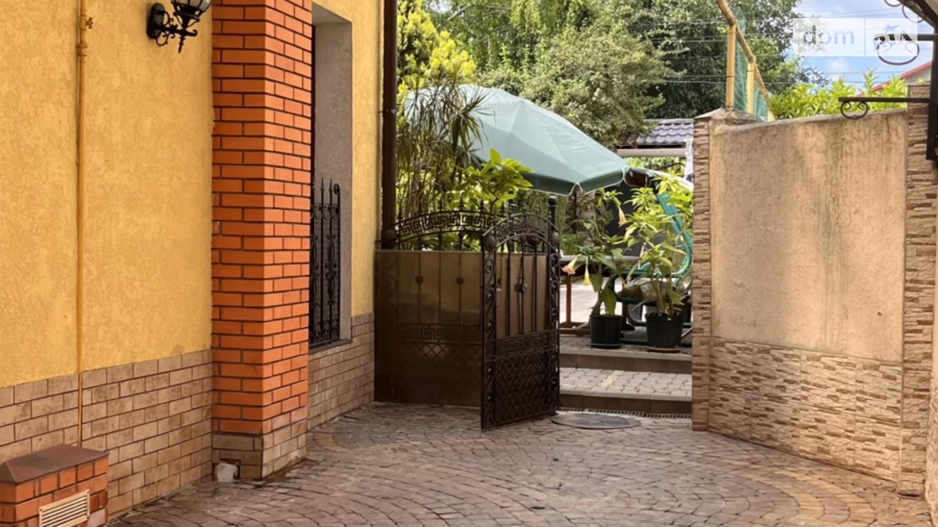 Продается дом на 2 этажа 227 кв. м с участком, цена: 450000 € - фото 2