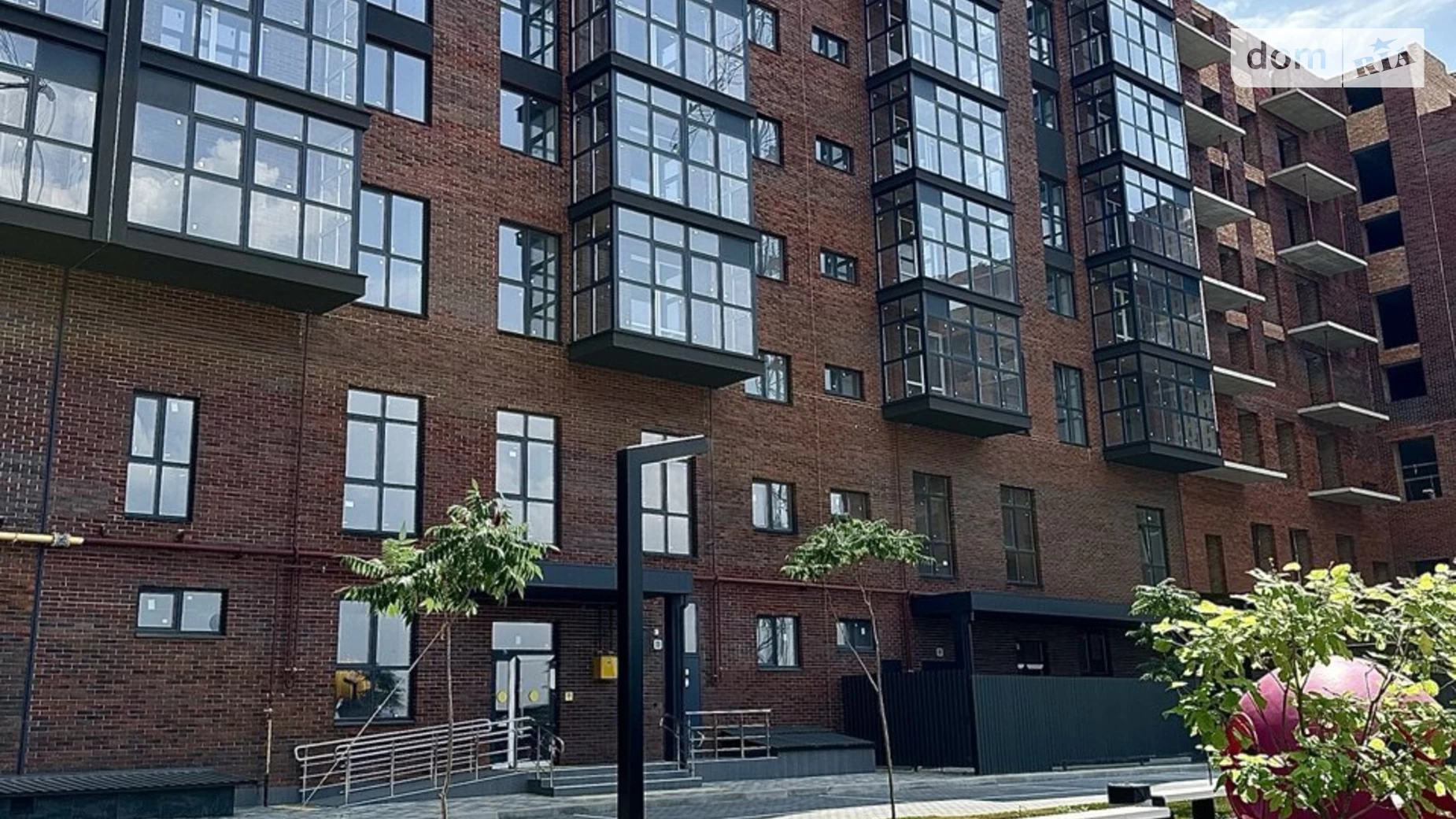 Продается 3-комнатная квартира 100 кв. м в Полтаве, ул. Великотырновская, 9А - фото 2