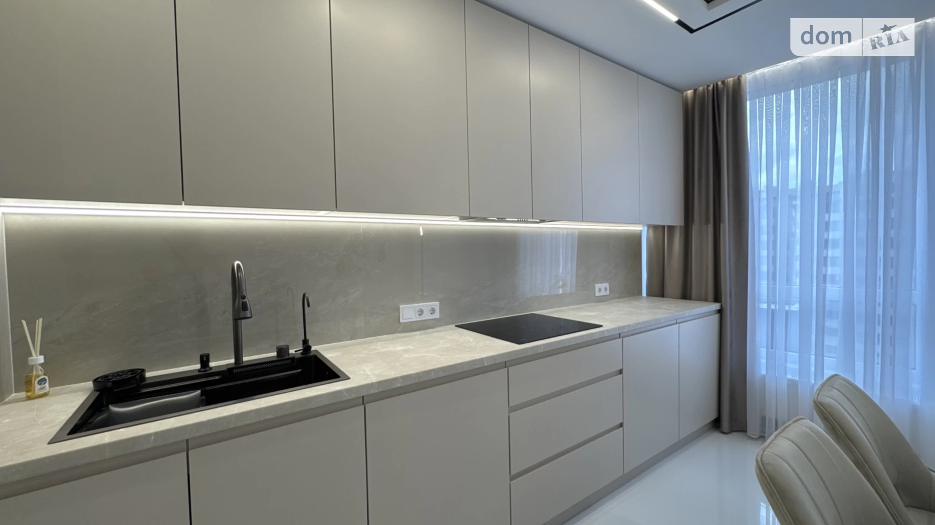 Продается 2-комнатная квартира 62 кв. м в Ивано-Франковске, ул. Бельведерська - фото 2