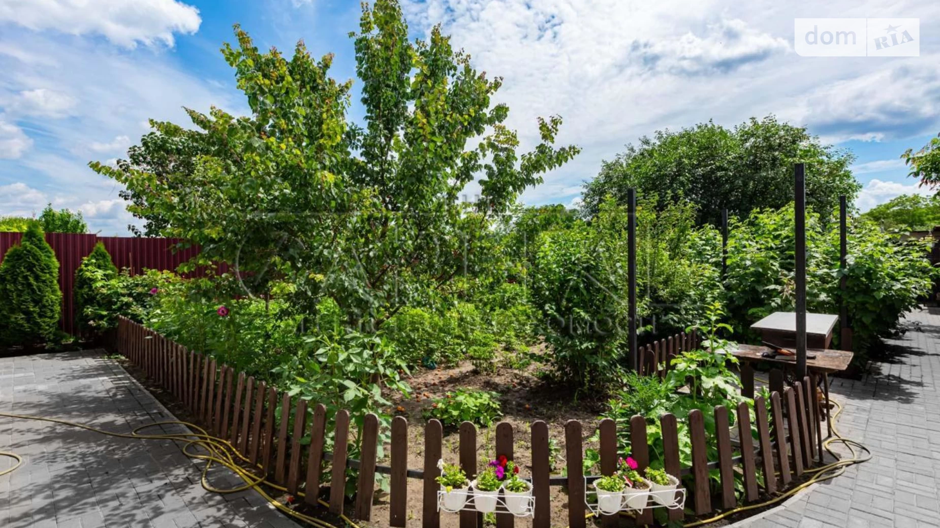 Продается дом на 2 этажа 334 кв. м с камином, цена: 204990 $ - фото 5