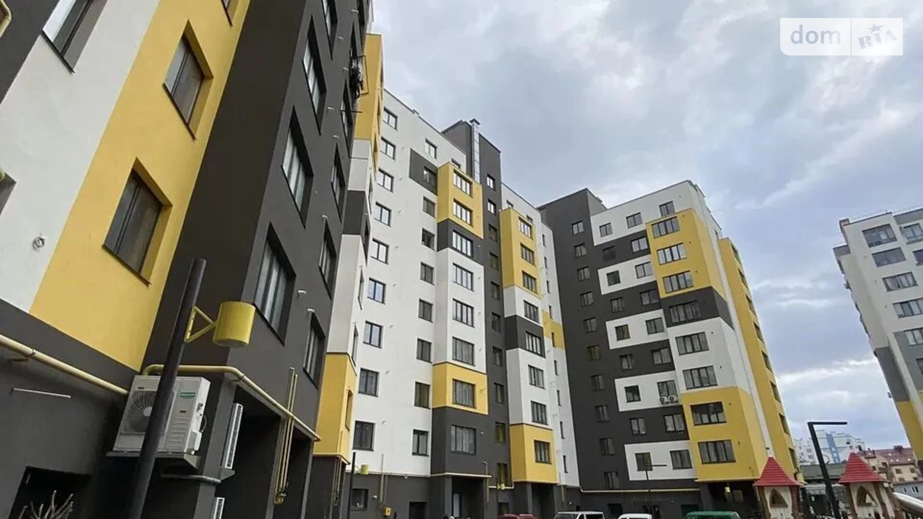 Продается 4-комнатная квартира 240 кв. м в Ивано-Франковске, ул. Довженко А., 61 - фото 2