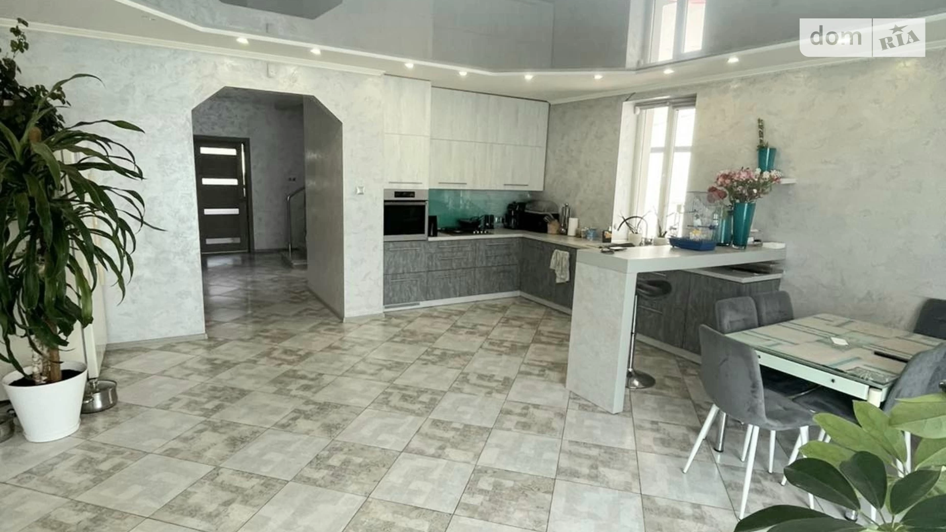 Продается дом на 3 этажа 245 кв. м с мансардой, цена: 220000 $ - фото 2
