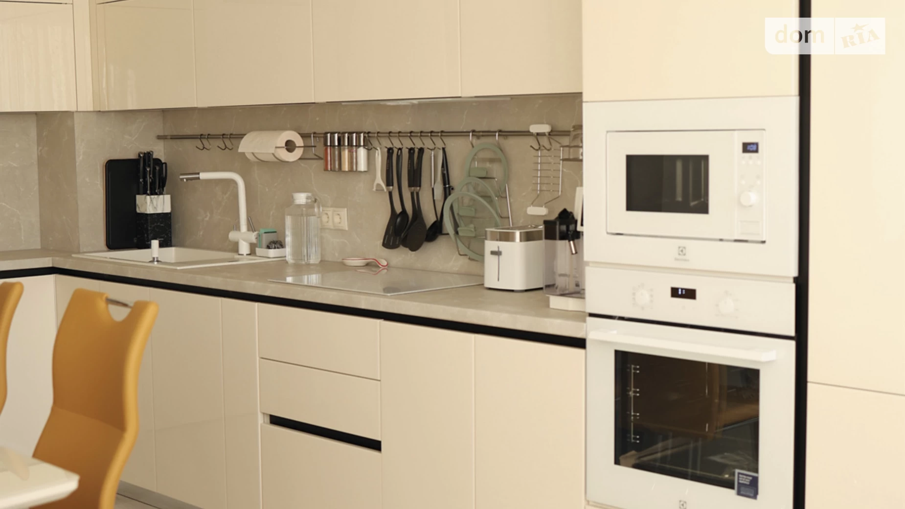 Продается 1-комнатная квартира 47.3 кв. м в Ужгороде, ул. Гленца, 8 - фото 2