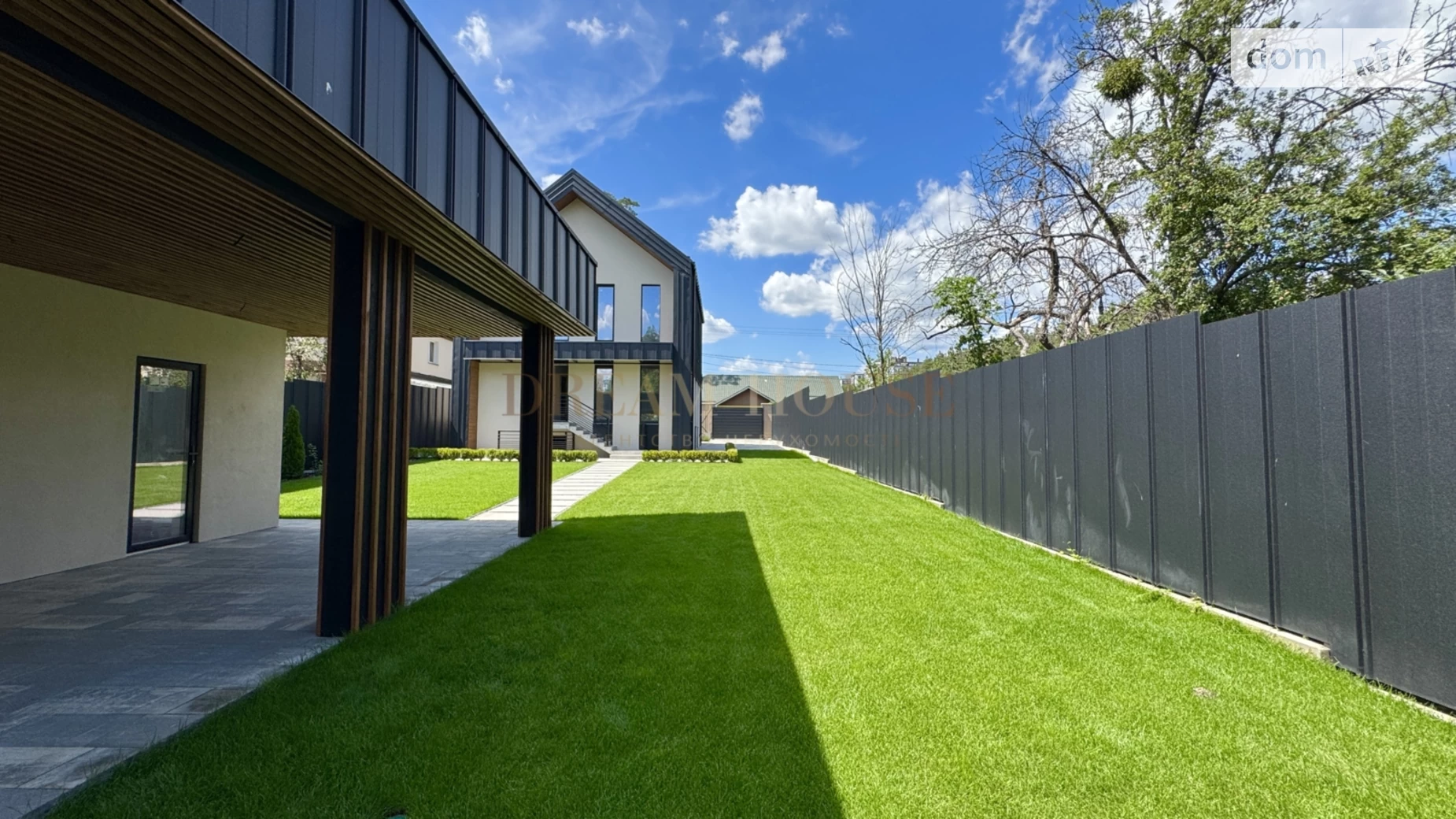 Продается дом на 2 этажа 227 кв. м с камином, цена: 205000 $ - фото 3