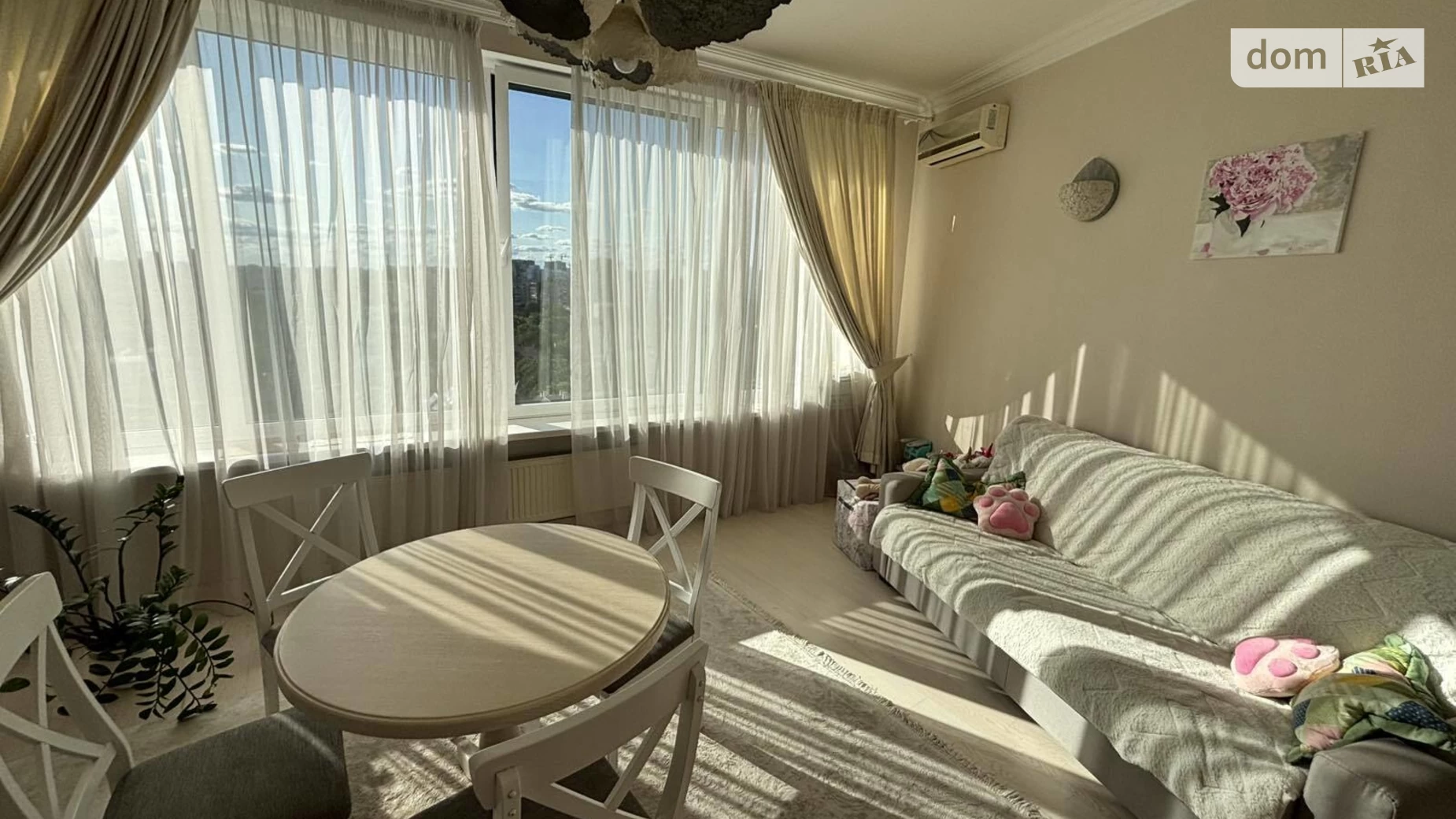 Продається 1-кімнатна квартира 79.6 кв. м у Одесі, вул. Літературна, 1А - фото 2