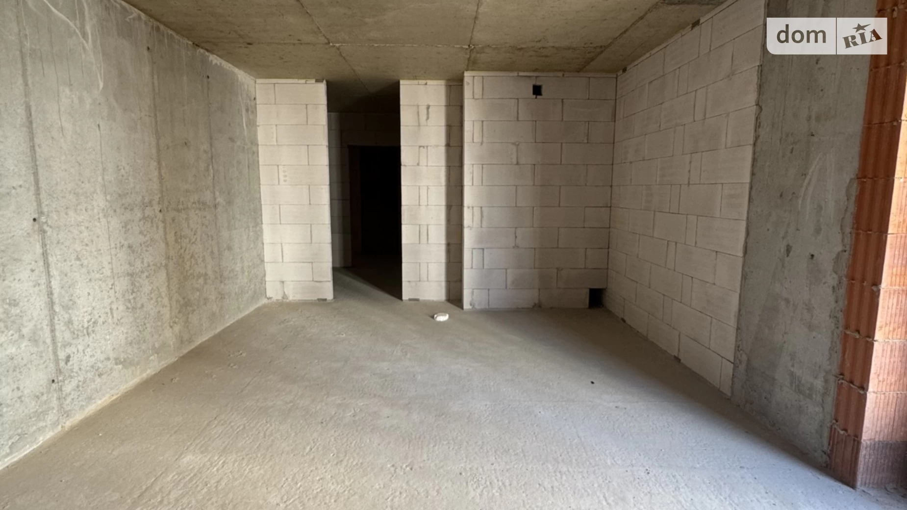 Продается 1-комнатная квартира 38 кв. м в Ивано-Франковске, ул. Химиков, 29 - фото 2