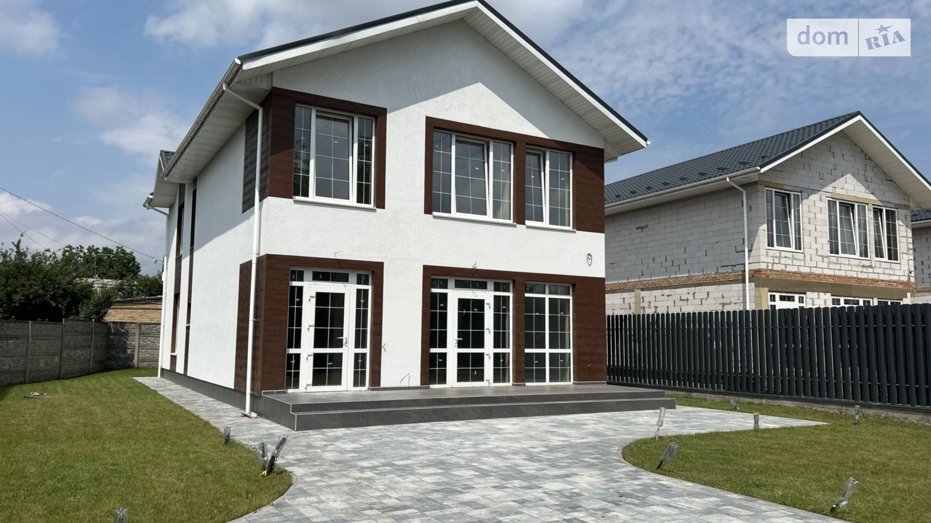 Продается дом на 2 этажа 194 кв. м с садом, цена: 230000 $ - фото 2