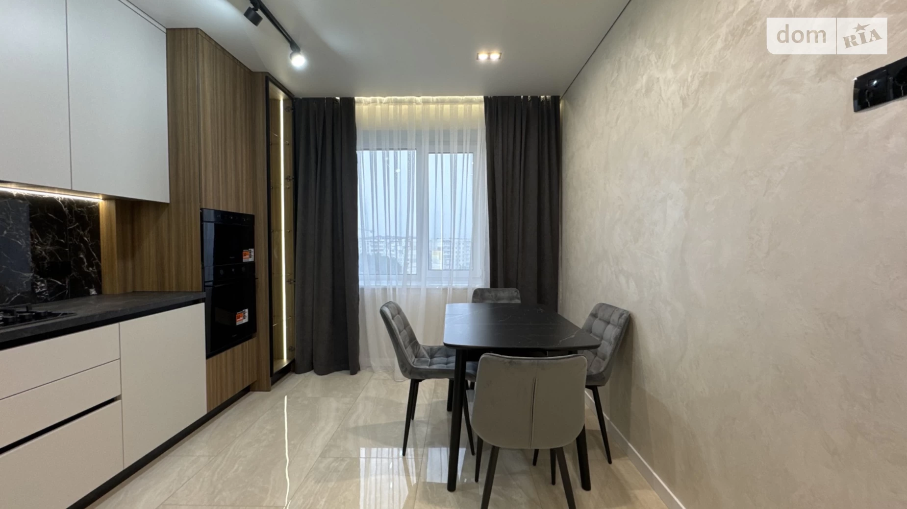 Продается 1-комнатная квартира 40 кв. м в Ивано-Франковске, ул. Мира, 100А - фото 2