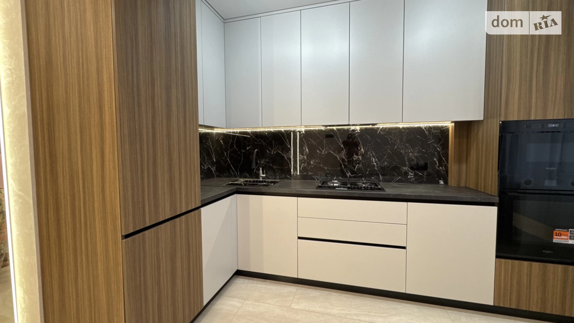 Продается 1-комнатная квартира 40 кв. м в Ивано-Франковске, ул. Мира, 100А - фото 3