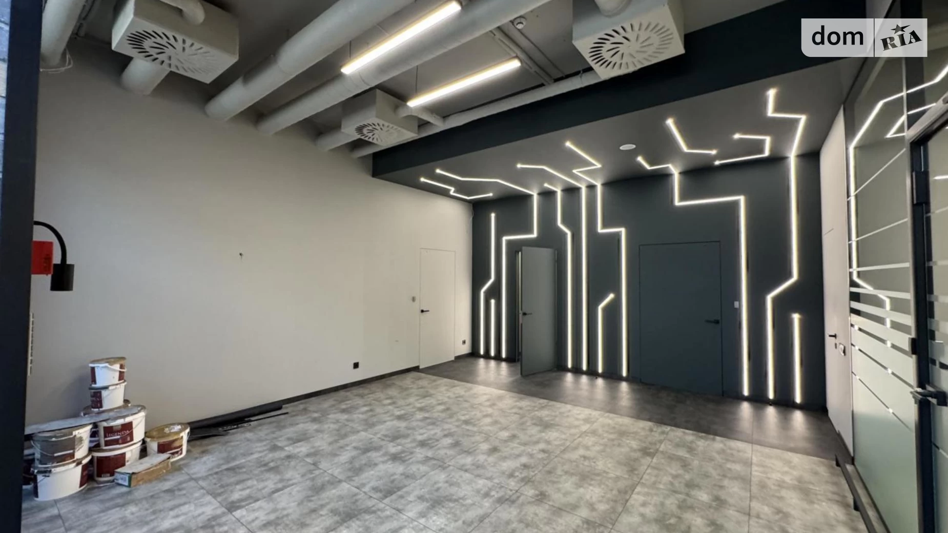 Сдается в аренду офис 287 кв. м в бизнес-центре, цена: 7465 $ - фото 3