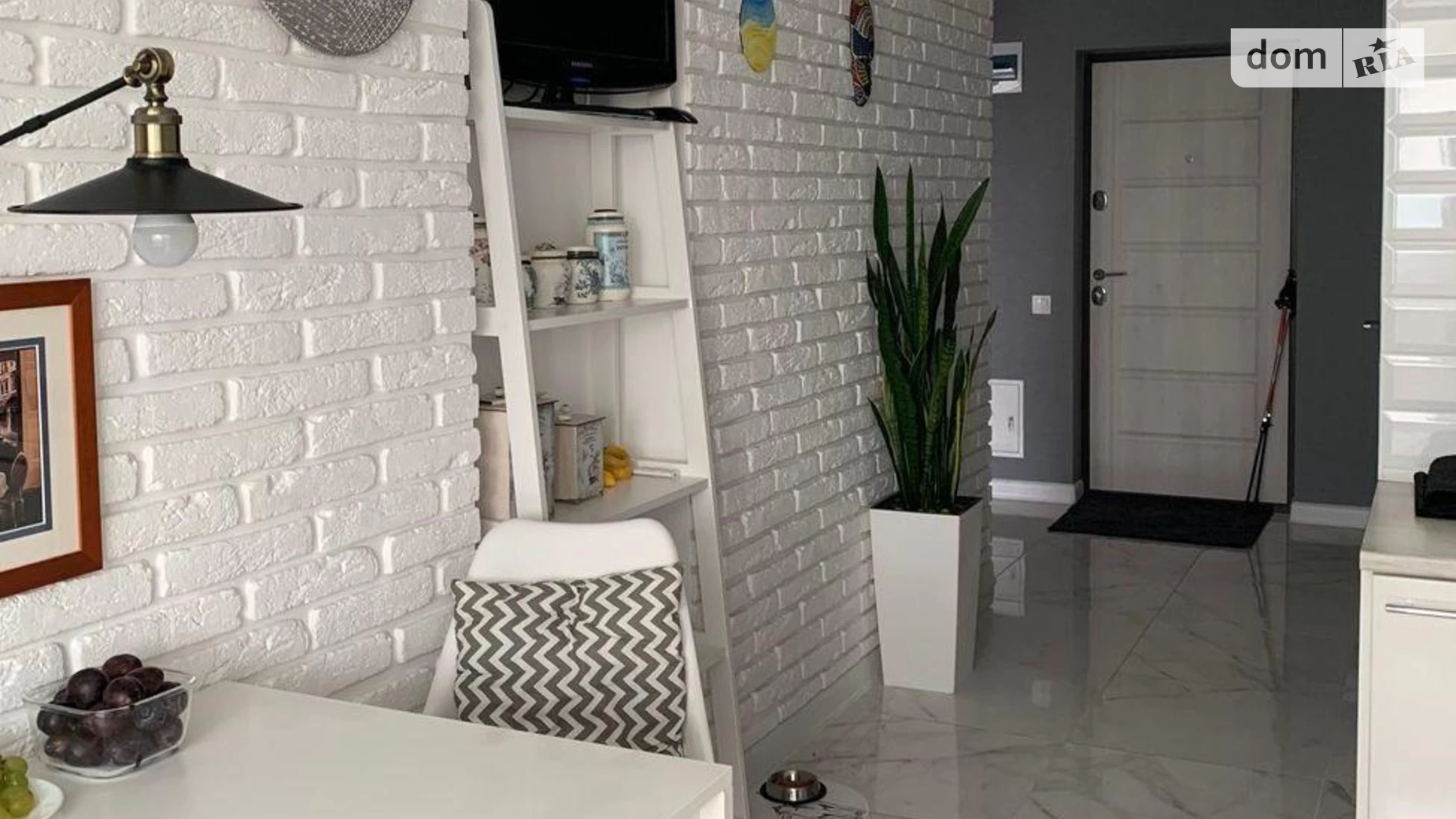 Продается 1-комнатная квартира 50 кв. м в Киеве, ул. Олевская - фото 2